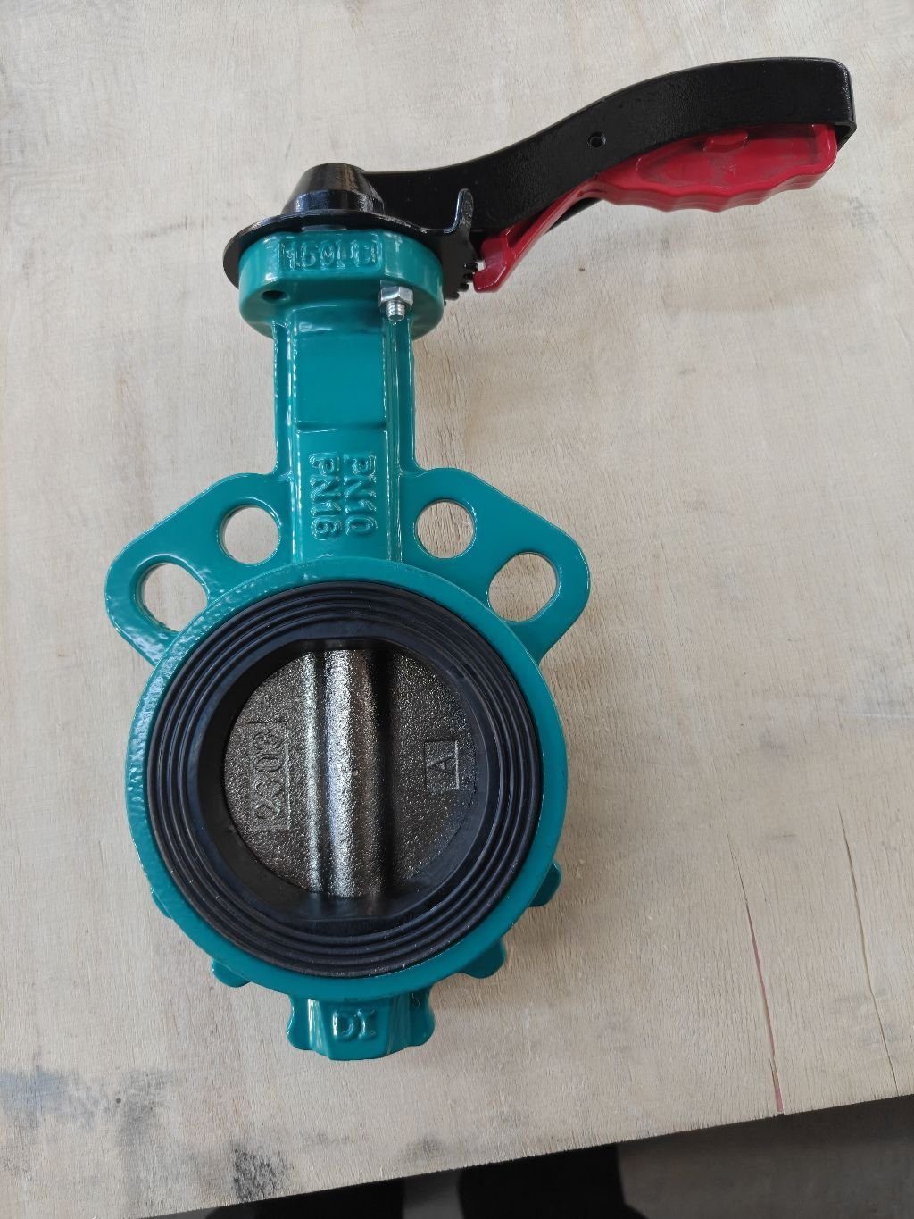 Wafer butterfly valve handle and upper neck close-up